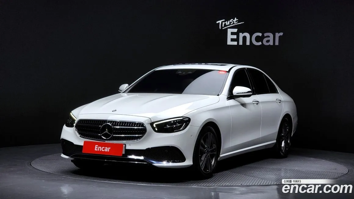 Mercedes-Benz E-Class — фото 1