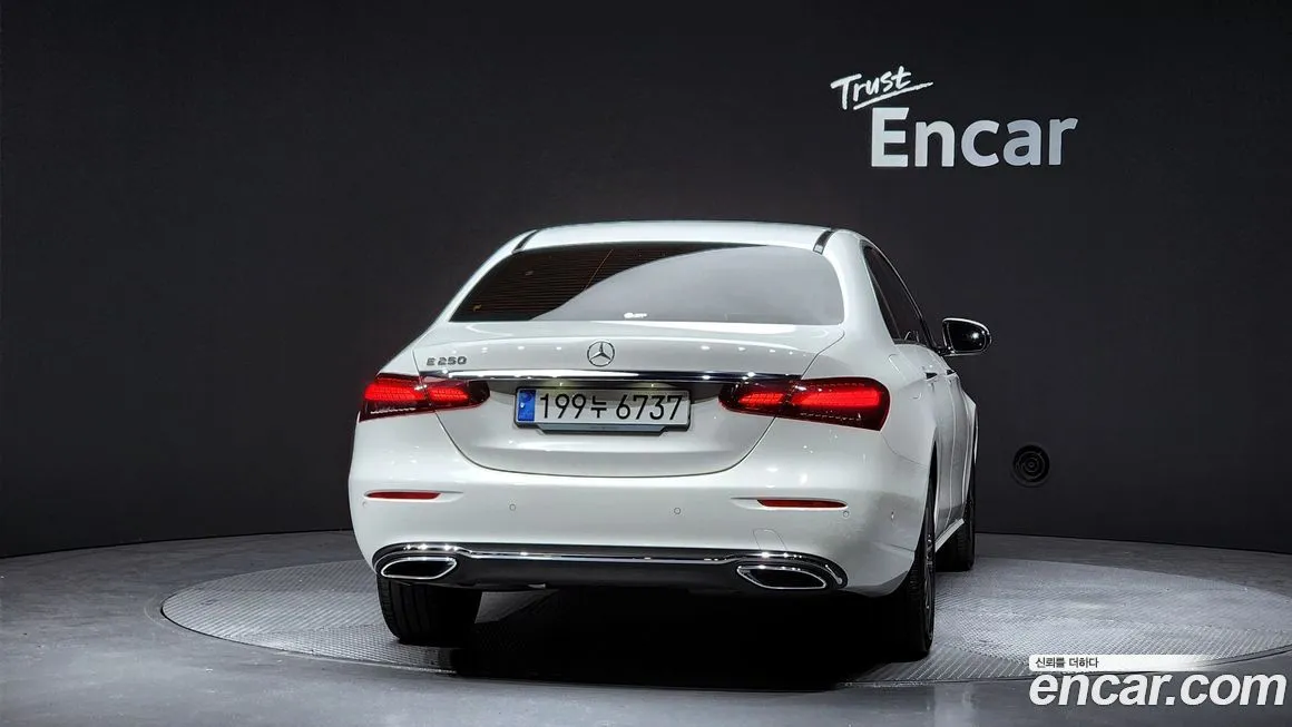 Mercedes-Benz E-Class — фото 4