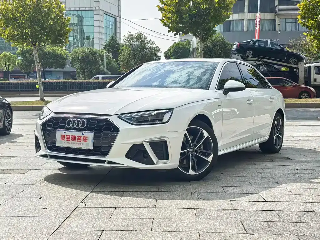 Audi A4L 2023 из CN, фото 1