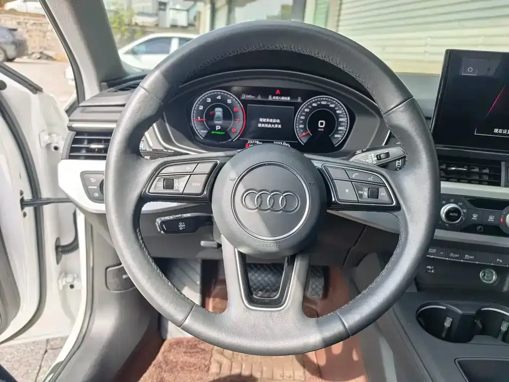 Audi A4L 2023 из CN, фото 10