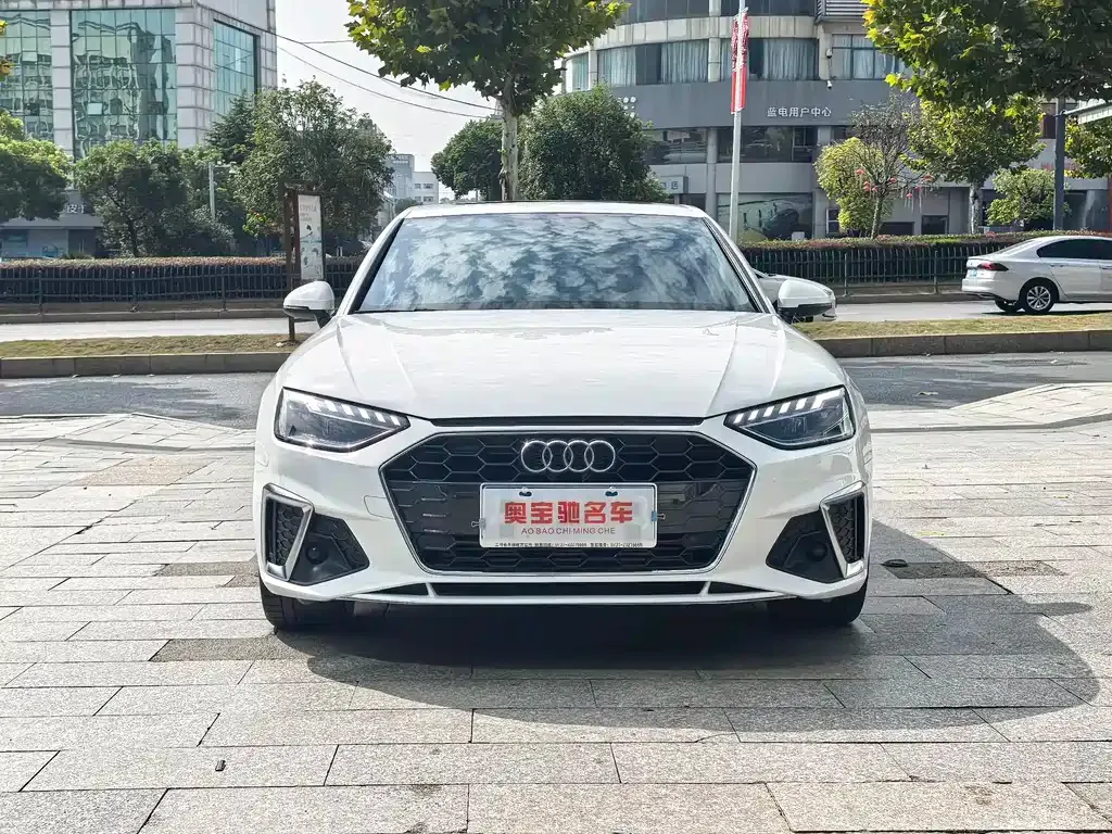 Audi A4L 2023 из CN, фото 2
