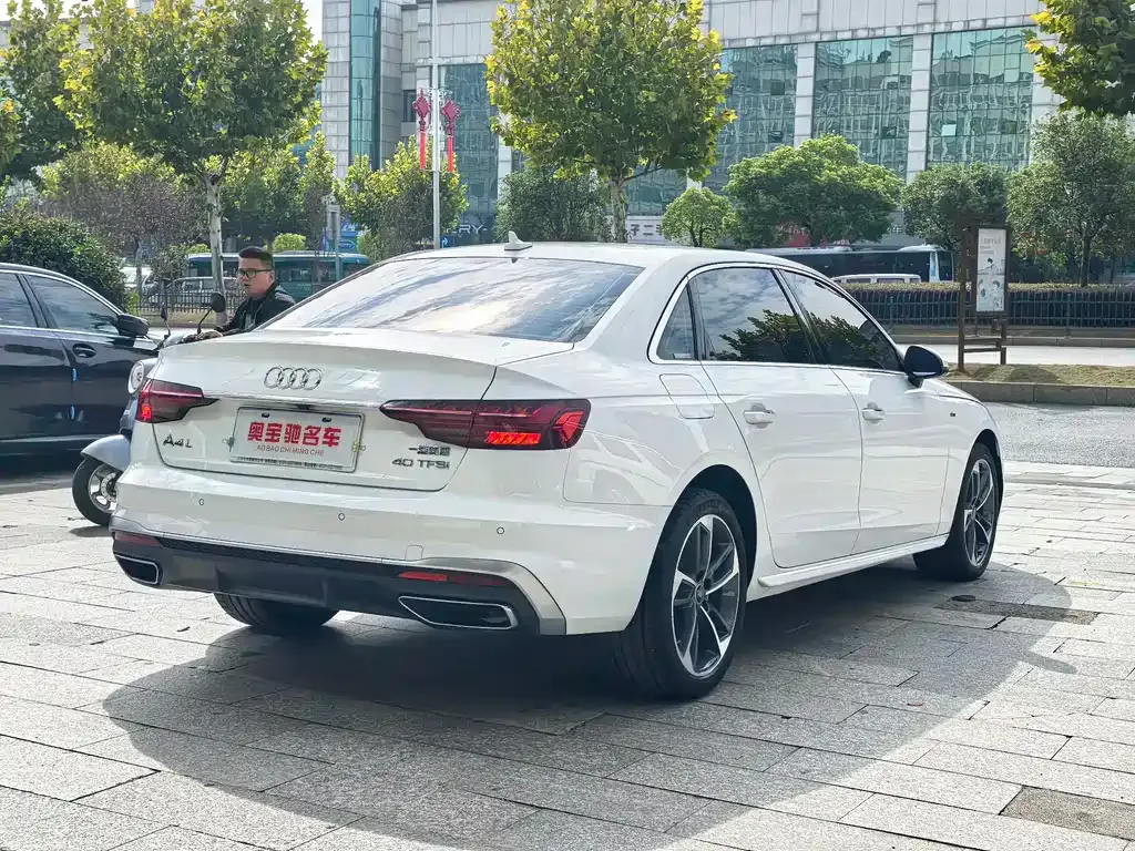 Audi A4L 2023 из CN, фото 4