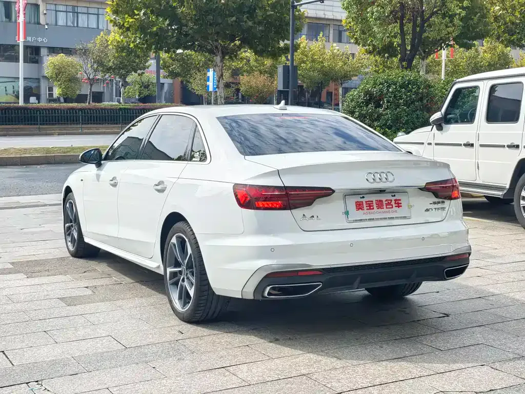 Audi A4L 2023 из CN, фото 6