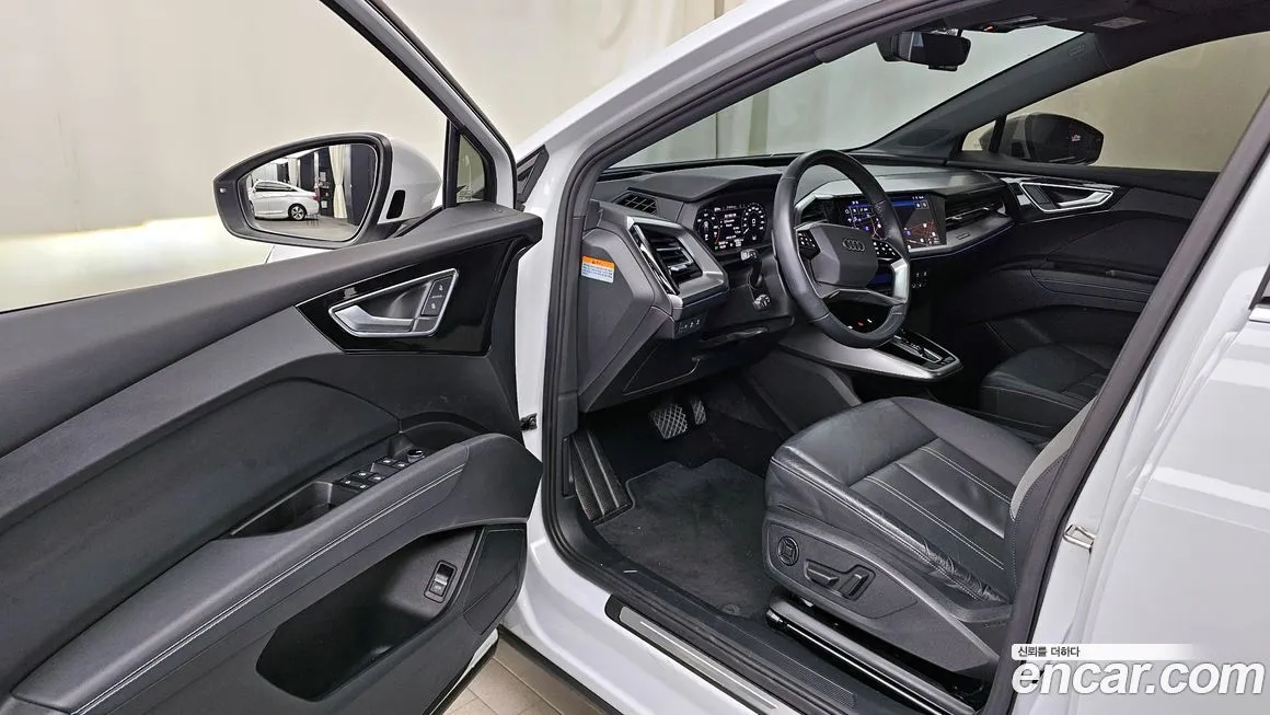 Audi Q4 e-tron — фото 10