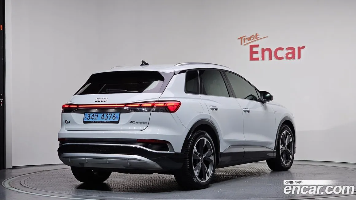 Audi Q4 e-tron — фото 2