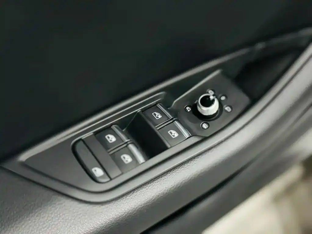 Audi A4L 2021 из CN, фото 10
