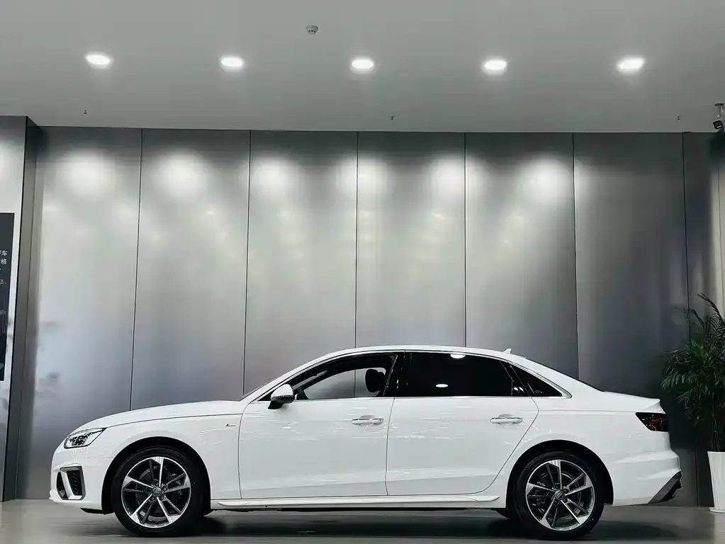 Audi A4L 2021 из CN, фото 6