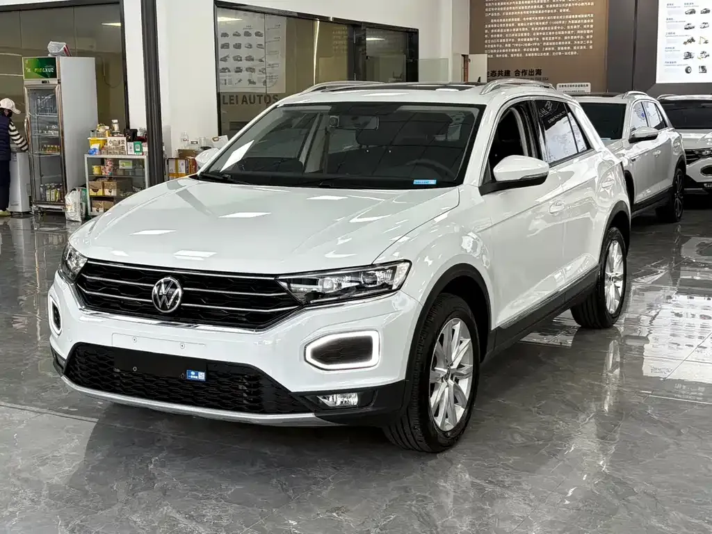 Volkswagen T-Roc — фото 1
