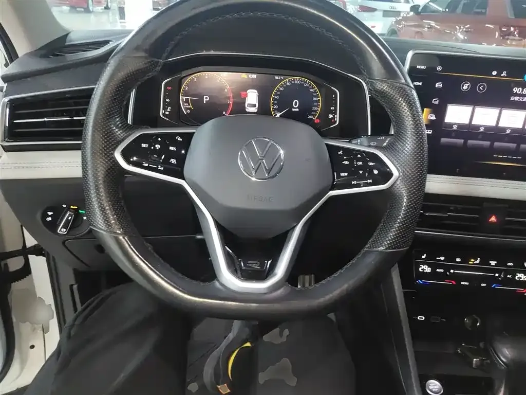 Volkswagen Tiguan L 2022 из CN, фото 3