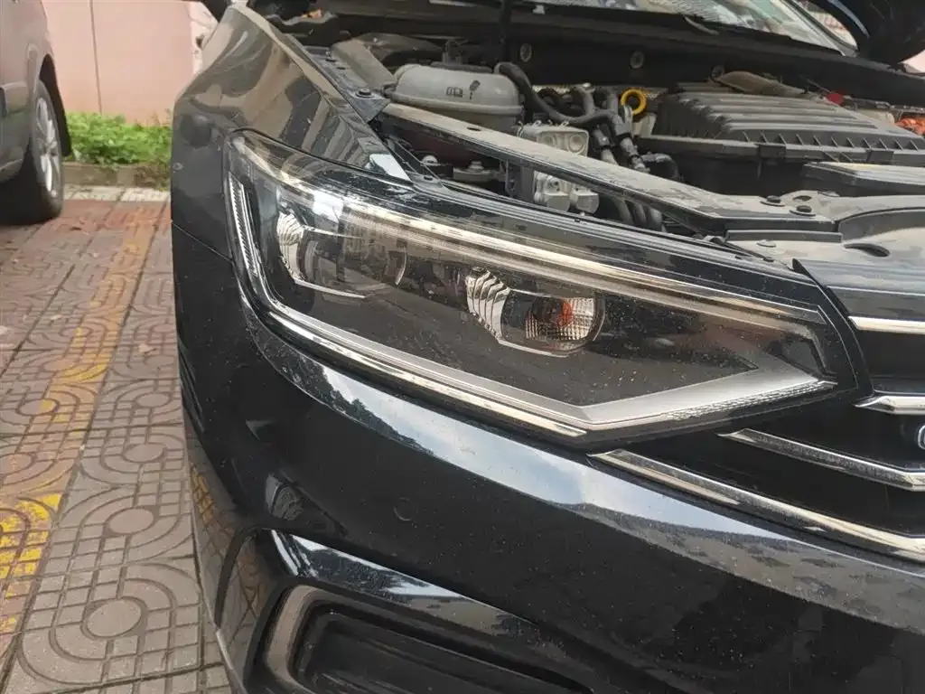 Volkswagen Magotan GTE PHEV 2022 из CN, фото 8