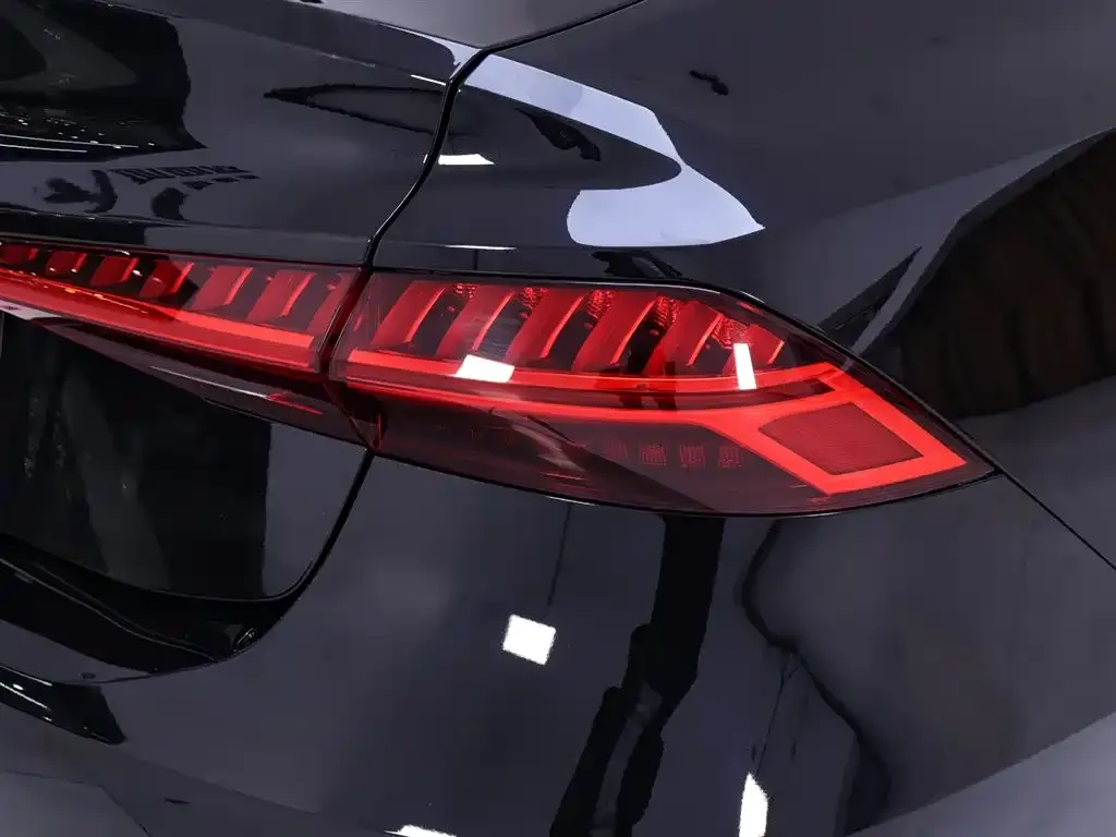 Audi A7L 2024 из CN, фото 9
