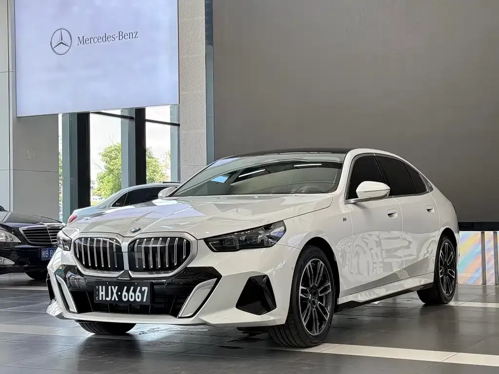 BMW 5 Series 2024 из CN, фото 1
