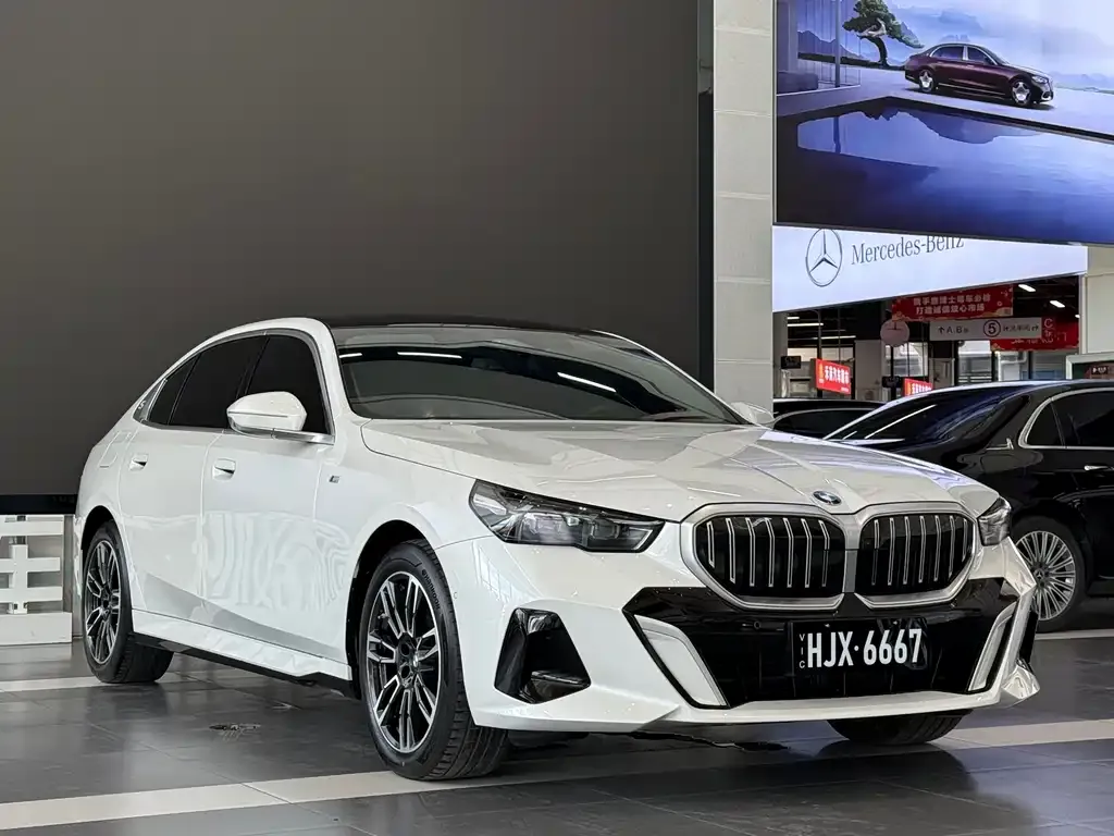 BMW 5 Series 2024 из CN, фото 3