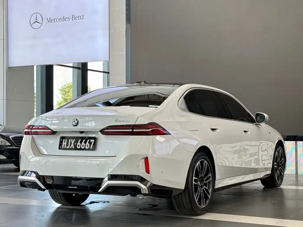 BMW 5 Series 2024 из CN, фото 5
