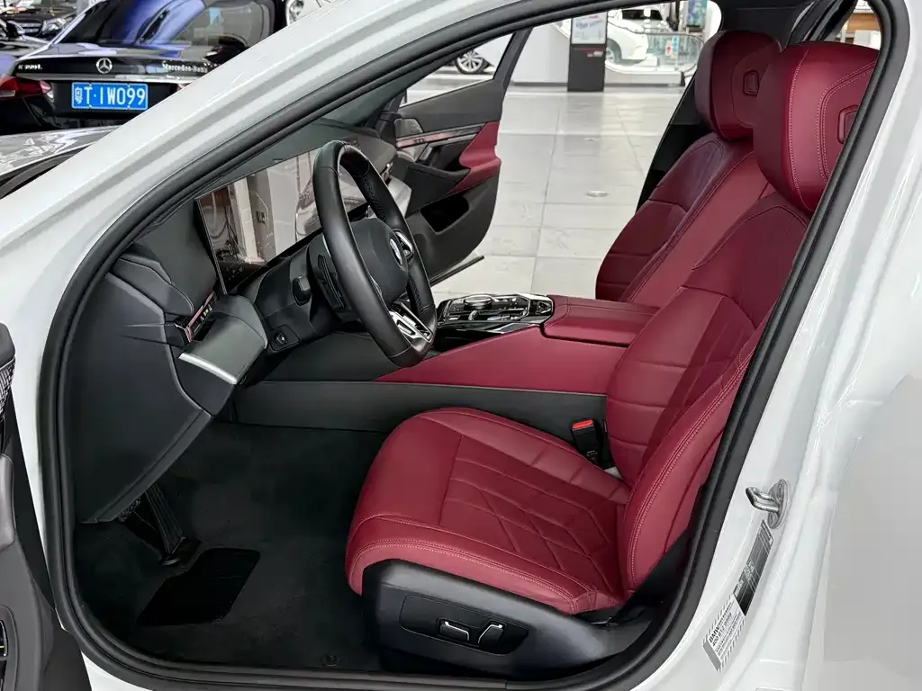 BMW 5 Series 2024 из CN, фото 8