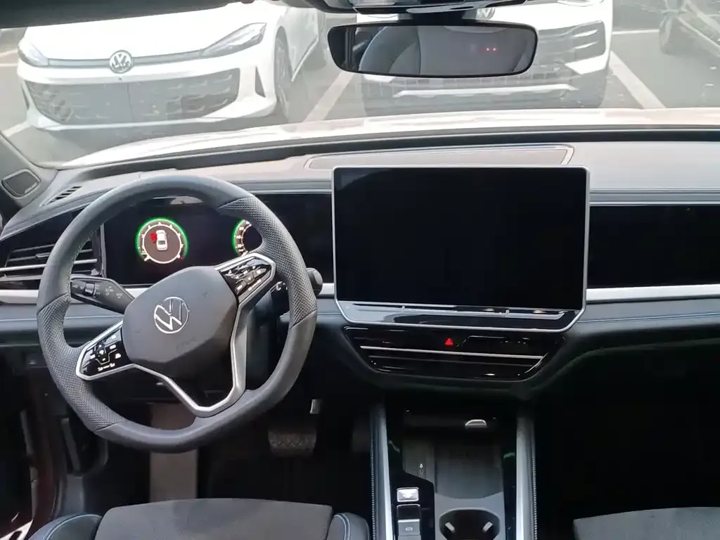 Volkswagen Passat 2024 из CN, фото 10