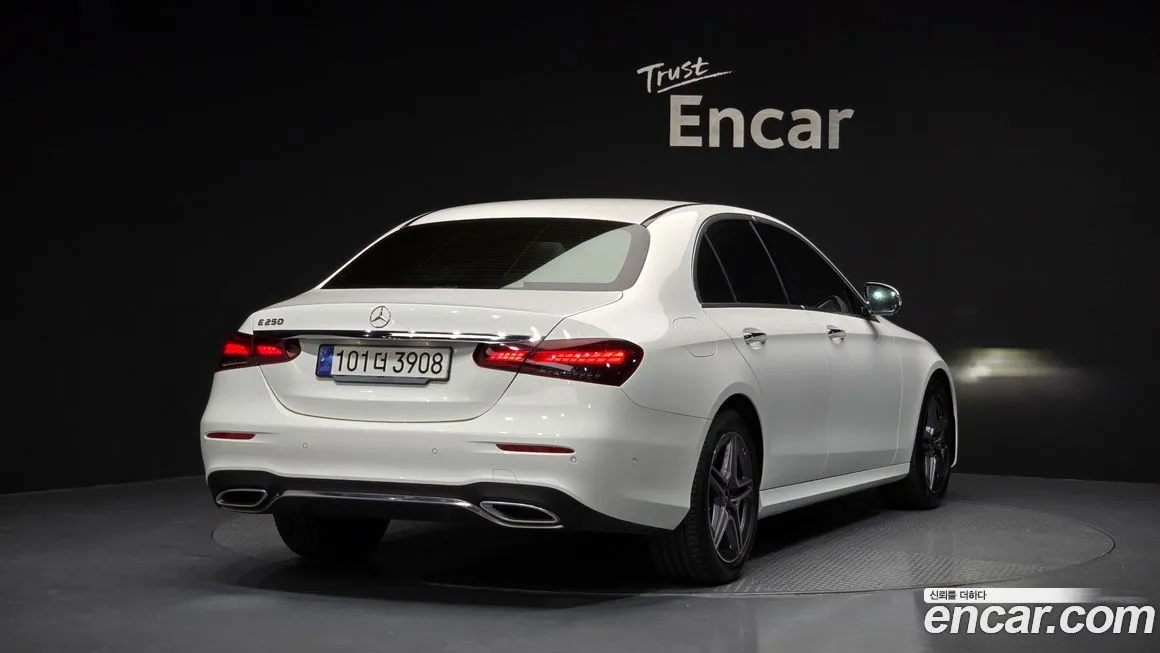 Mercedes-Benz E-Class — фото 2