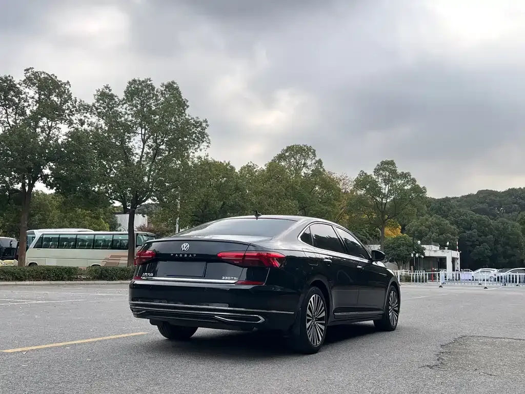 Volkswagen Passat — фото 7