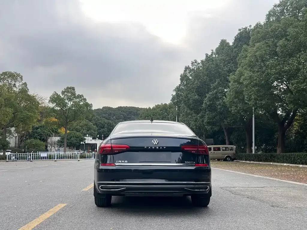 Volkswagen Passat — фото 8