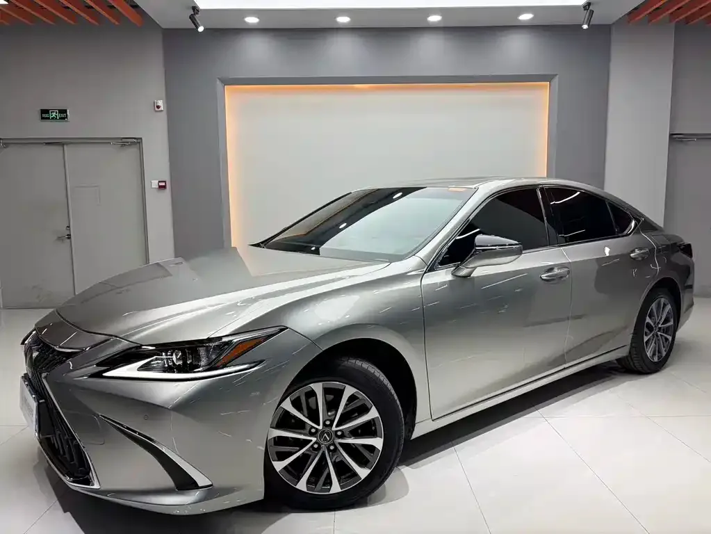 Lexus ES — фото 1