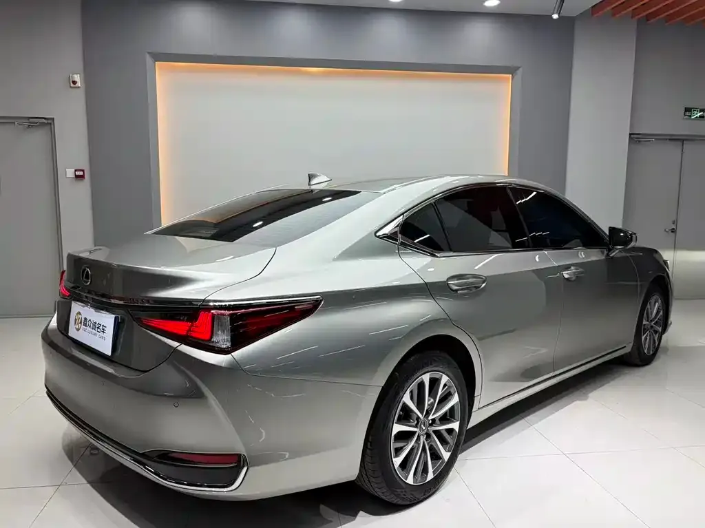 Lexus ES — фото 4