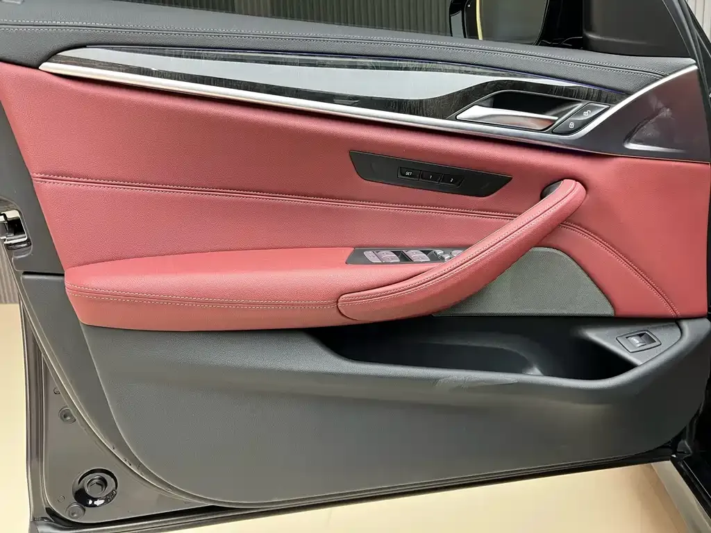 BMW 5 Series — фото 10