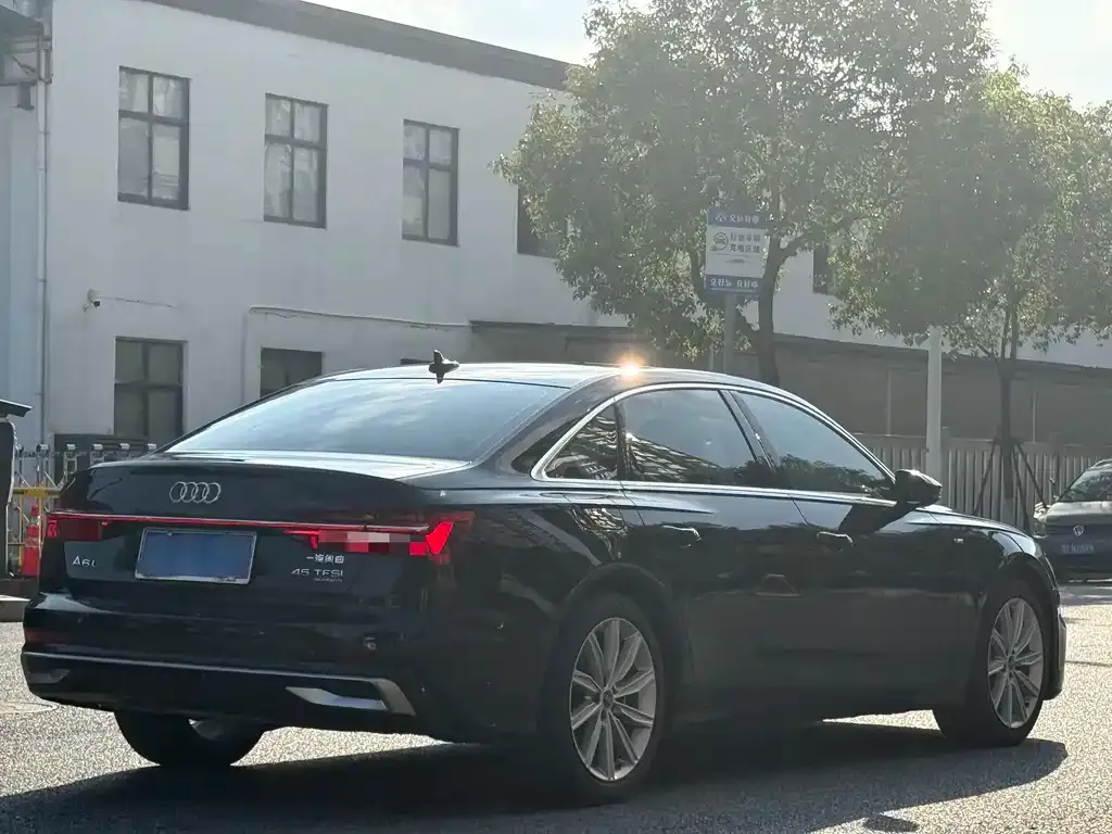 Audi A6L 2024 из CN, фото 4