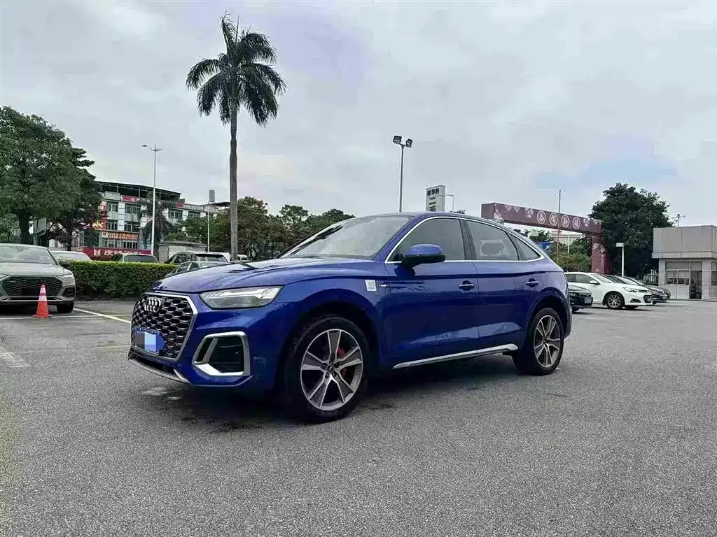 Audi Q5L Sportback 2022 из CN, фото 1