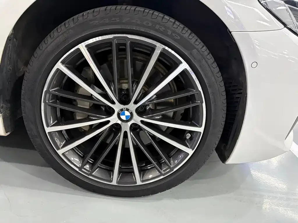 BMW 5 Series 2021 из CN, фото 5