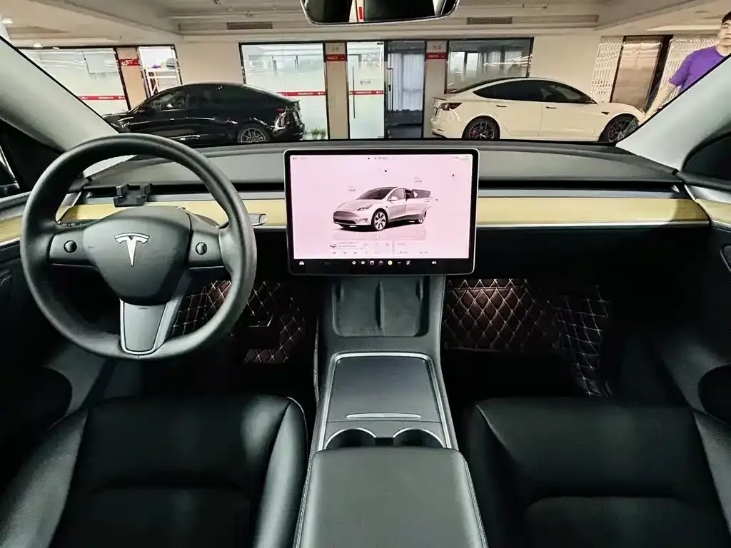 Tesla Model Y — фото 9