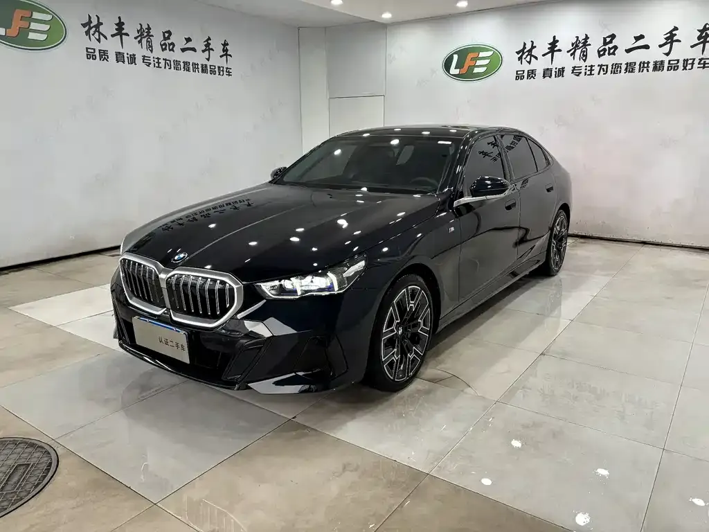 BMW 5 Series — фото 1