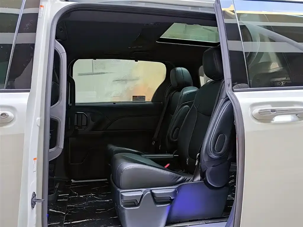 Toyota Granvia 2024 из CN, фото 10