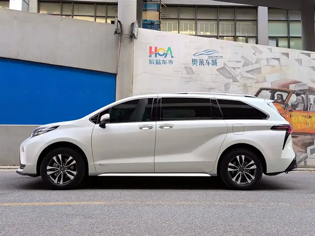 Toyota Granvia 2024 из CN, фото 3