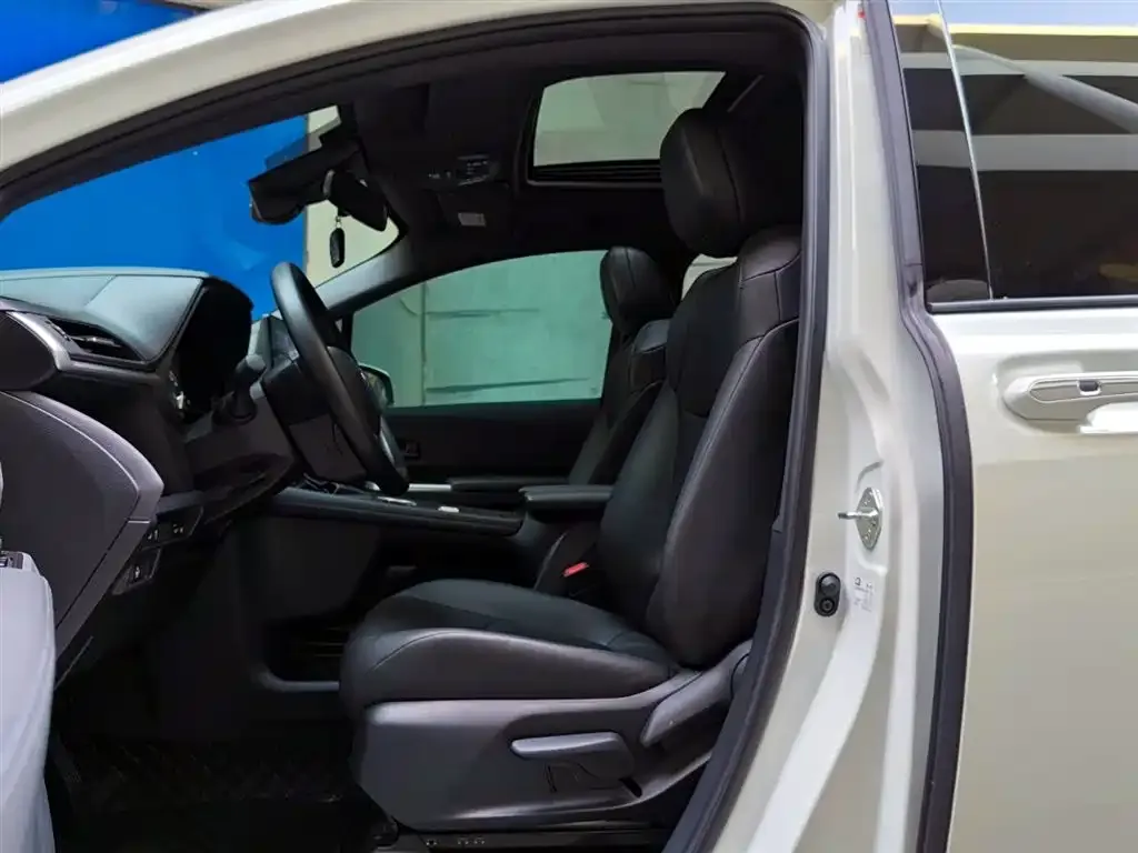 Toyota Granvia 2024 из CN, фото 9