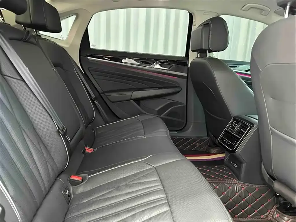 Volkswagen Passat — фото 10