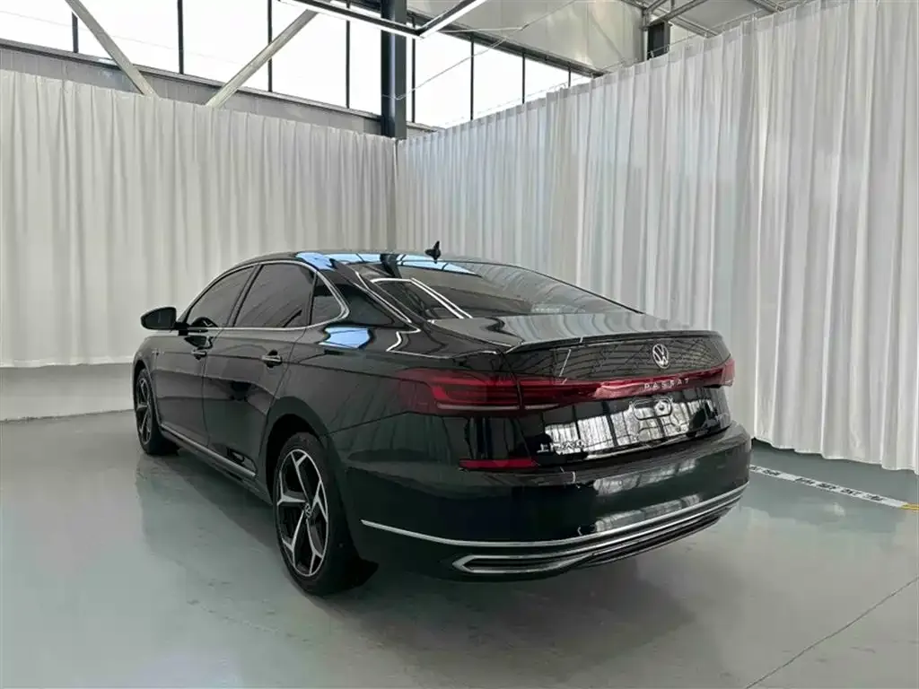 Volkswagen Passat — фото 5
