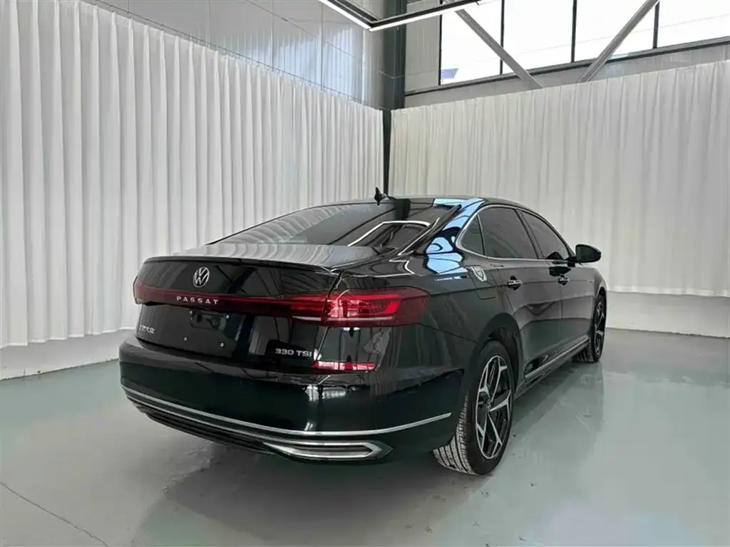Volkswagen Passat — фото 7