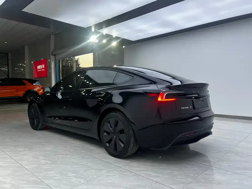 Tesla Model 3 — фото 3