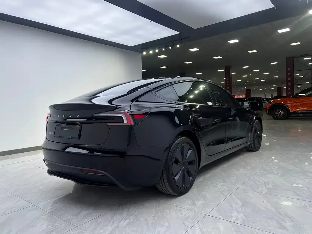 Tesla Model 3 — фото 4