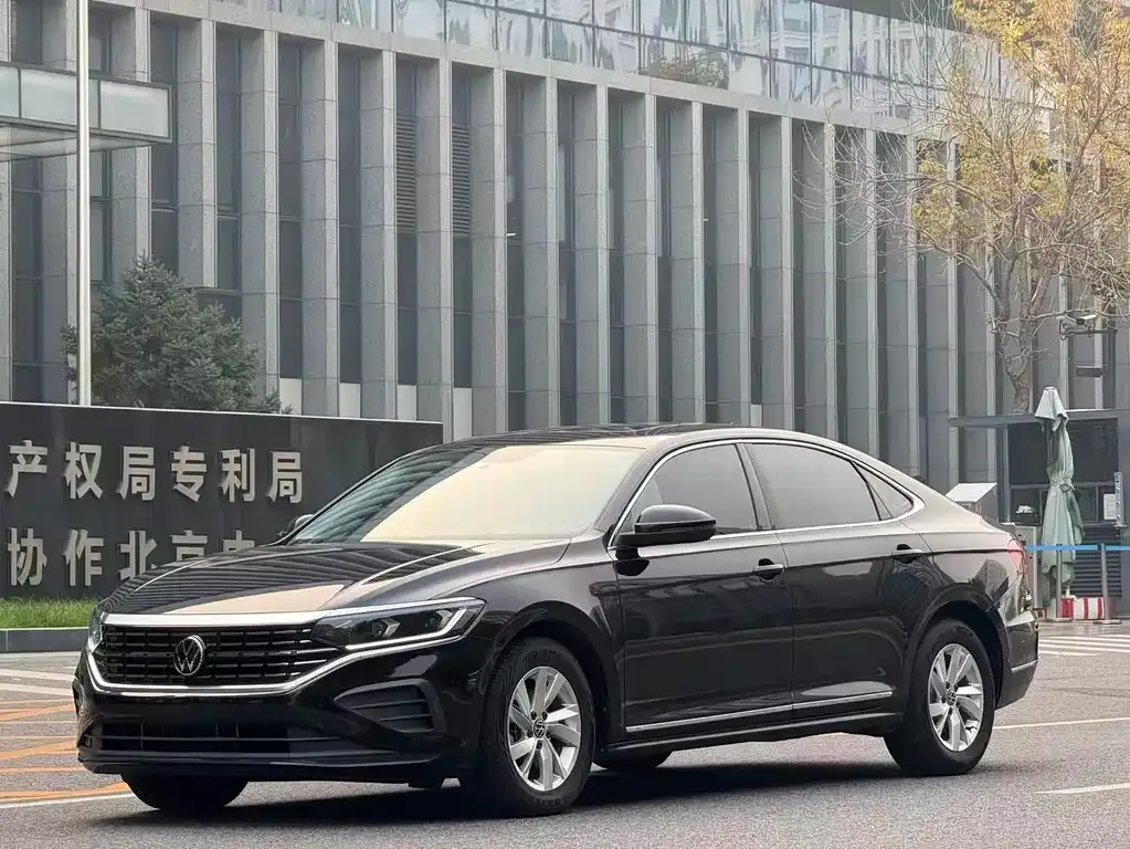 Volkswagen Passat — фото 1