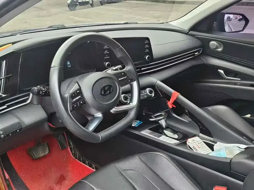 Hyundai Elantra — фото 2