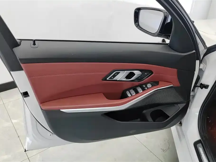 BMW 3 Series 2023 из CN, фото 7