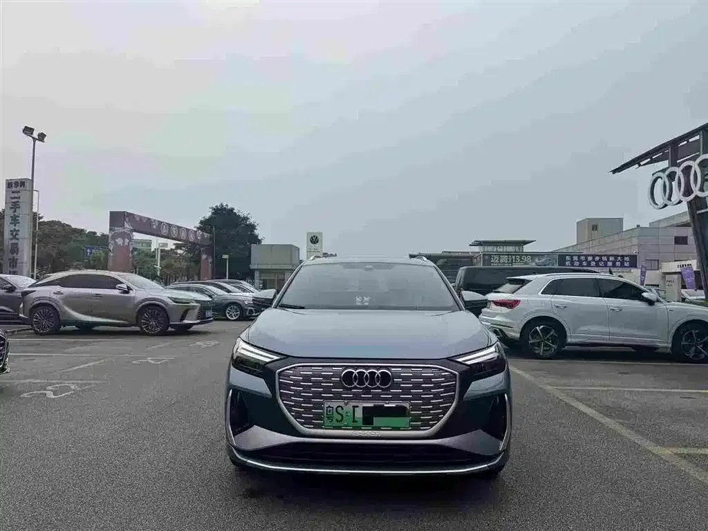 Audi Q4 e-tron — фото 2