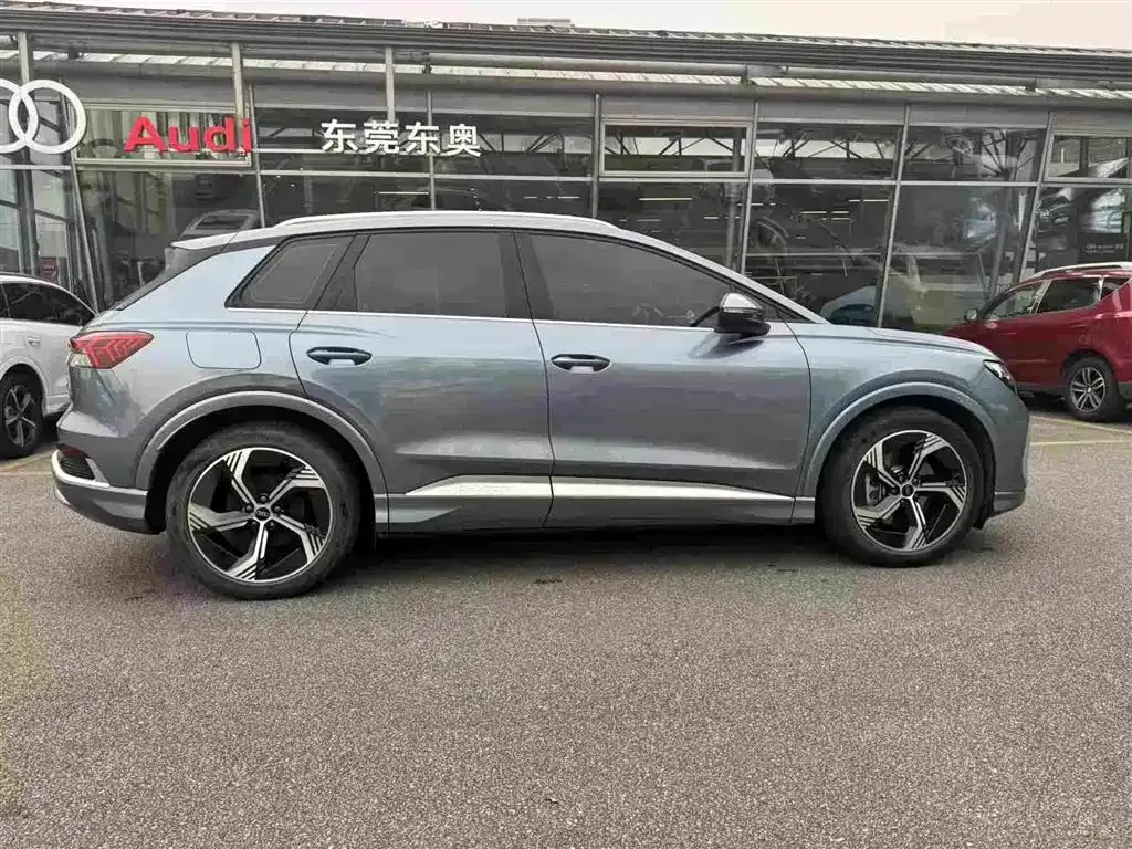 Audi Q4 e-tron — фото 3