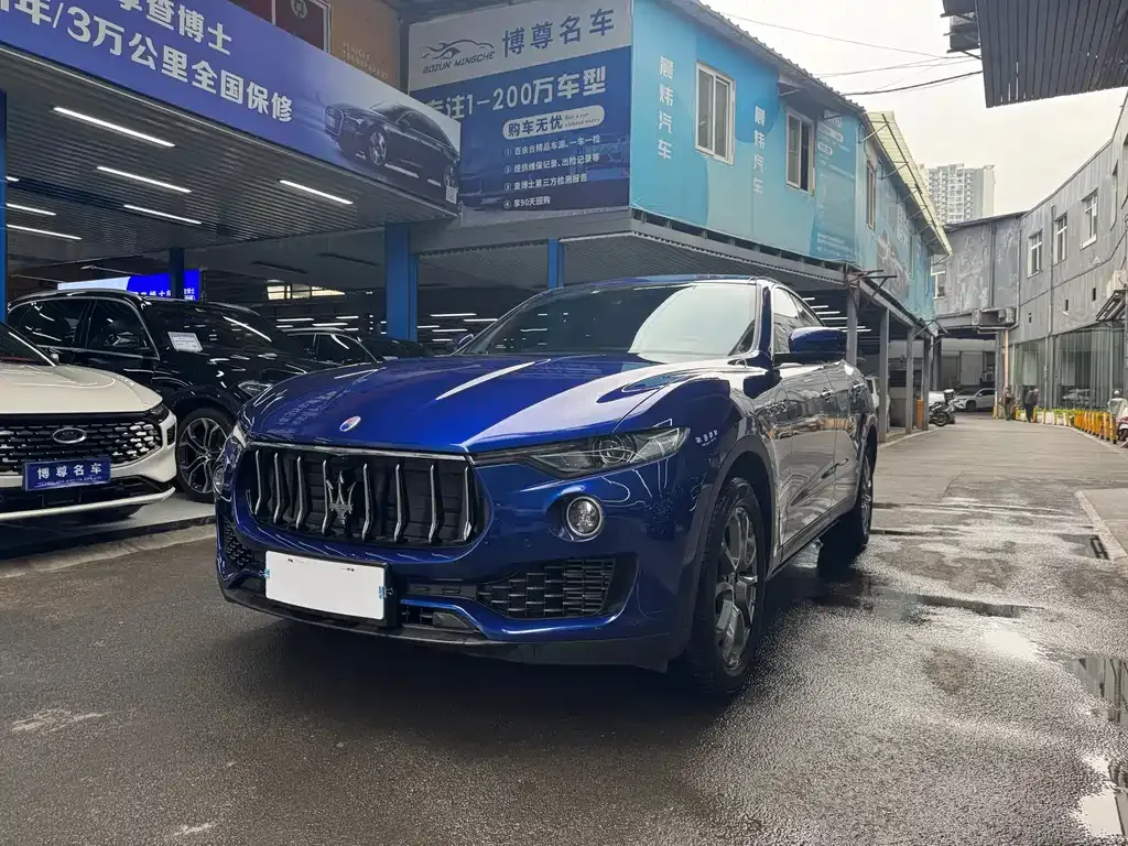 Maserati Levante — фото 1