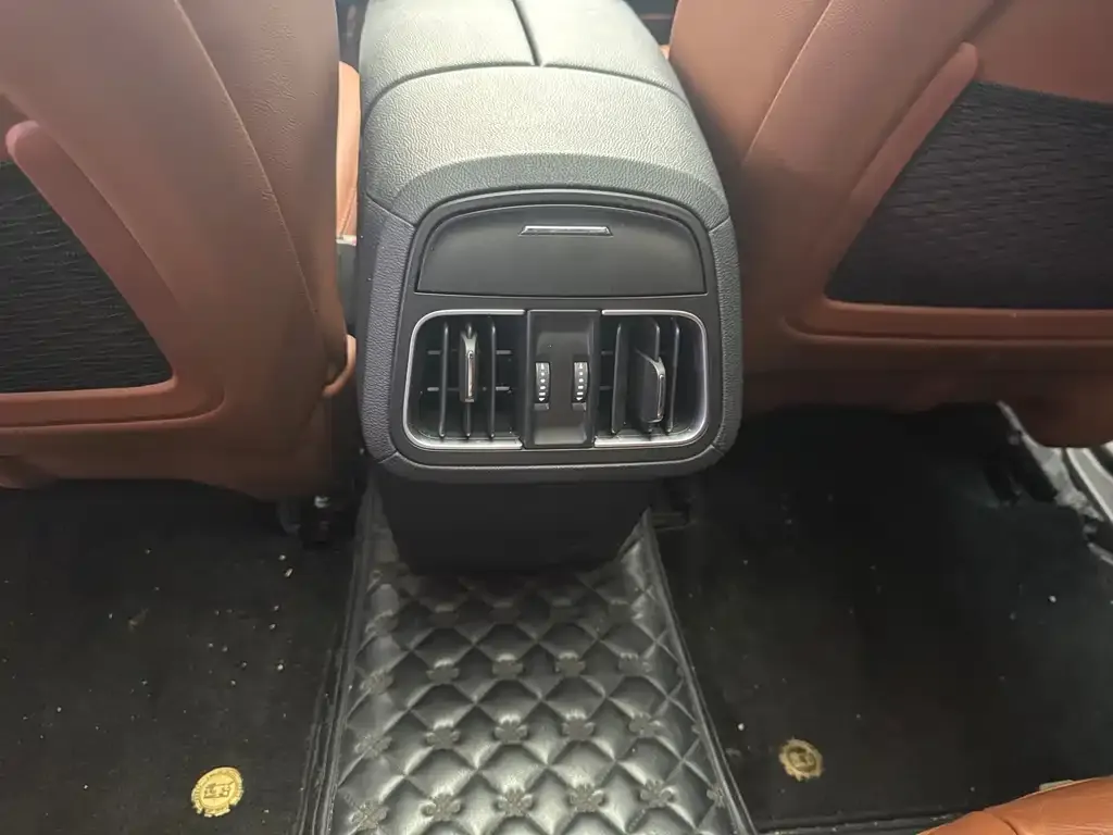 Maserati Levante — фото 10