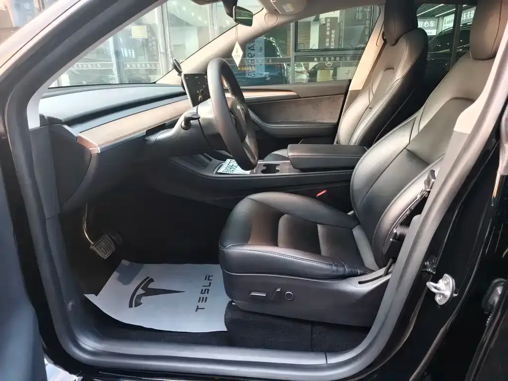 Tesla Model Y — фото 7