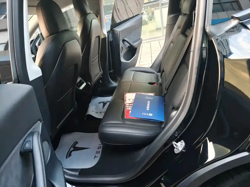 Tesla Model Y — фото 9