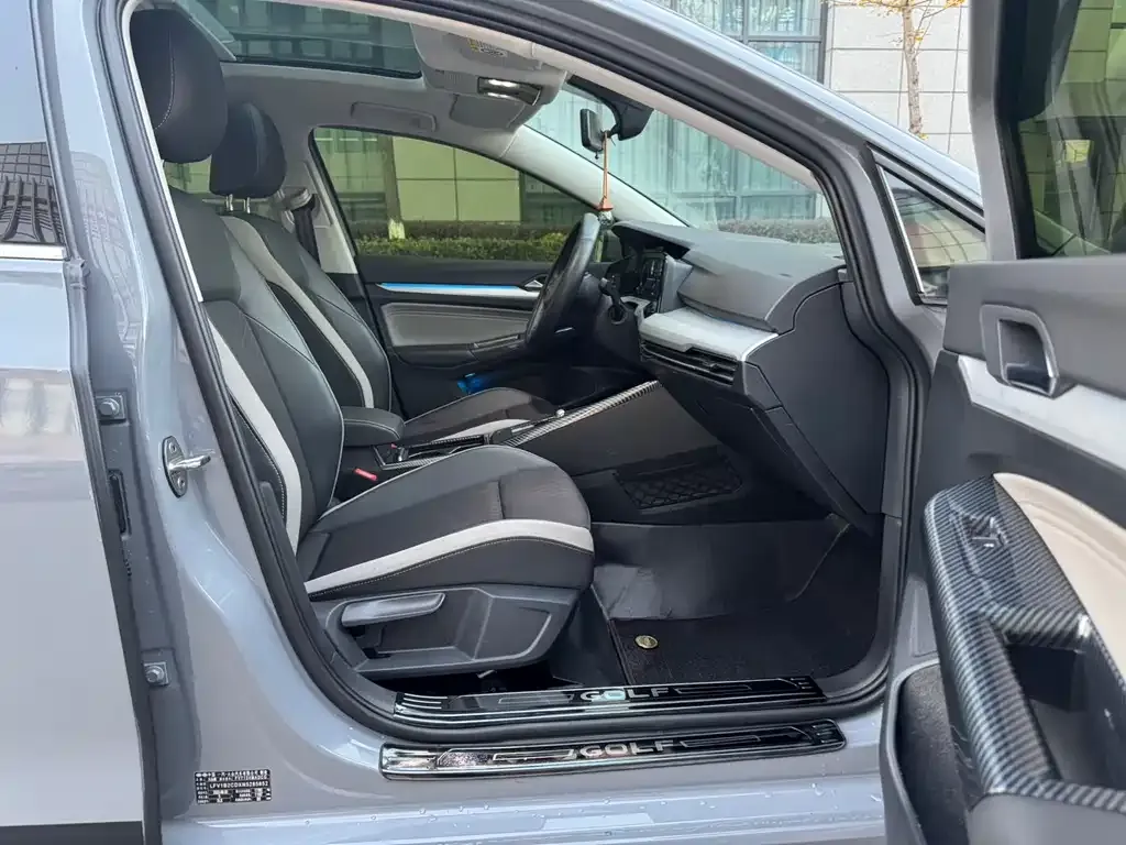 Volkswagen Golf 2022 из CN, фото 10