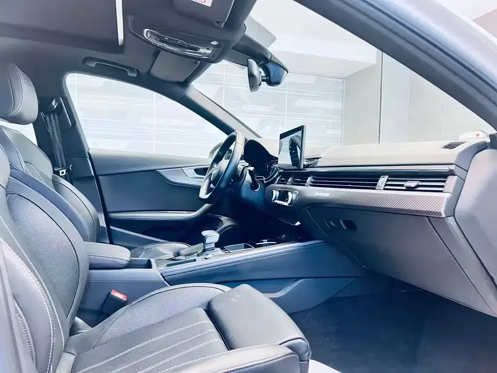Audi A4L 2023 из CN, фото 10